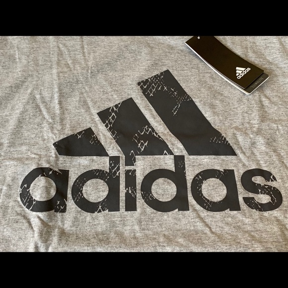Adidas Men/'s Short Sleeve Essential Logo Graphic Crew Neck T-Shirt